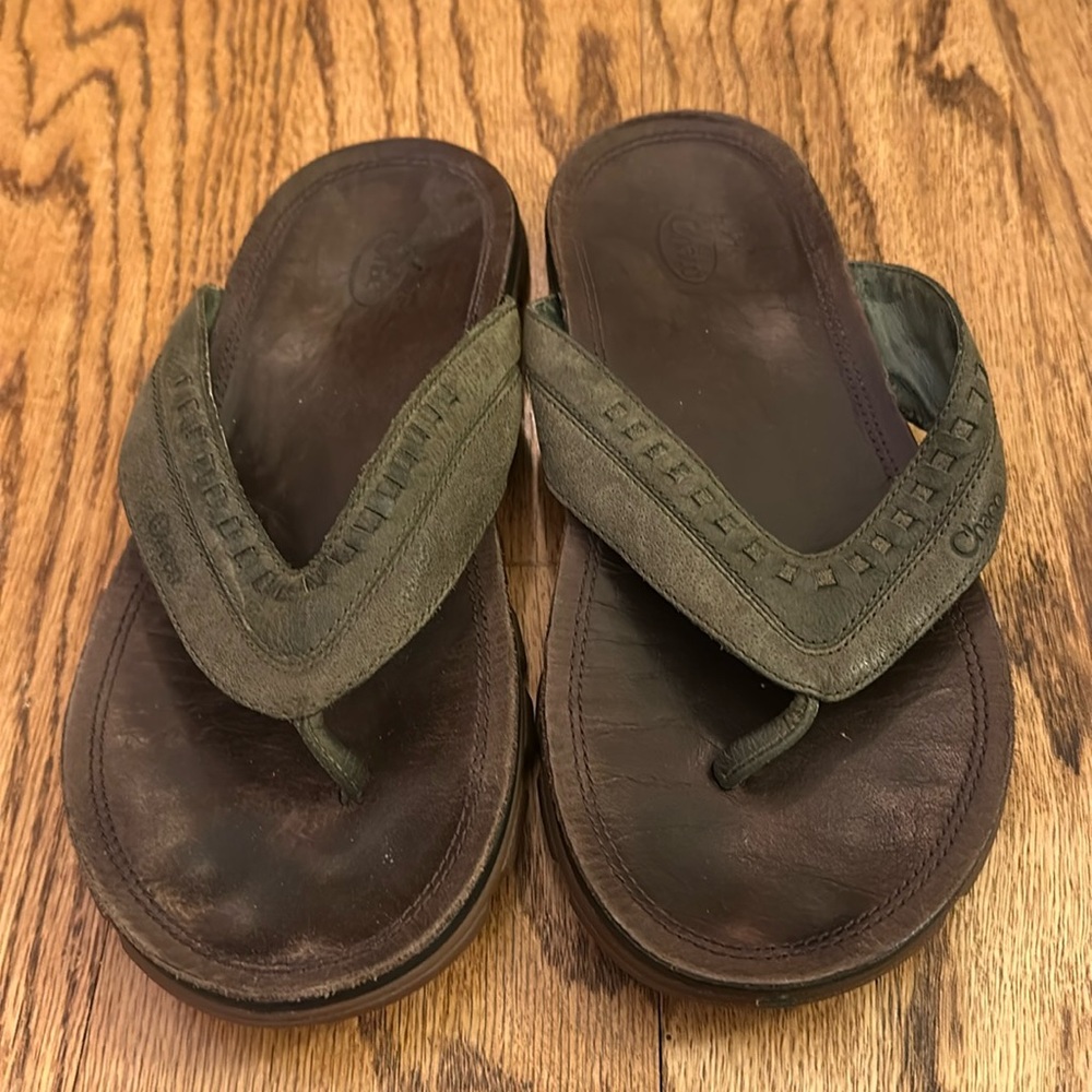 Men’s Chaco grape leaf leather flip flop